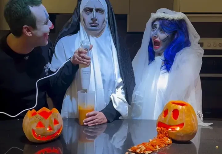 جشن هالووین در خانه فاطمه گودرزی; آموزش آشپزی! 13 جشن هالووین در خانه فاطمه گودرزی; آموزش آشپزی!