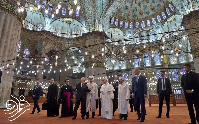 حرکت جنجالی رهبر کاتولیک های جهان/پاپ از نماز خواندن در مسجد امتناع کرد 4 1616