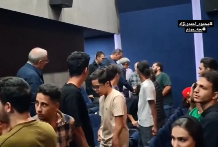 حضور احمدی نژاد در اکران فیلم بچه های مردم