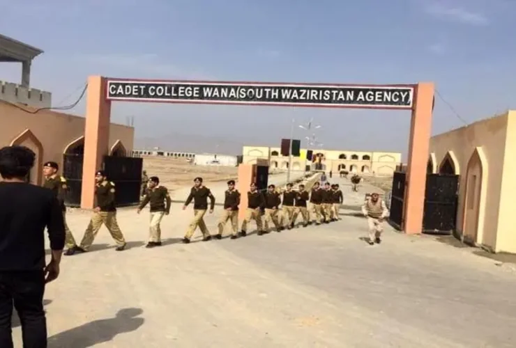 حمله به مدرسه افسری در پاکستان/ درگیری بین مهاجمان و نیروهای امنیتی ادامه دارد