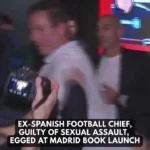 حمله تخم مرغ به رئیس سابق فدراسیون فوتبال اسپانیا، لوئیس روبیالس