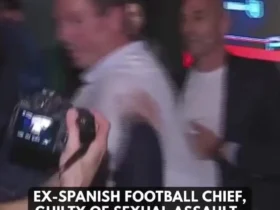 حمله تخم مرغ به رئیس سابق فدراسیون فوتبال اسپانیا، لوئیس روبیالس 8 حمله تخم مرغ به رئیس سابق فدراسیون فوتبال اسپانیا، لوئیس روبیالس