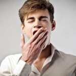 خمیازه کشیدن، دریچه طبیعی بدن که از مغز محافظت می کند/ آیا خمیازه کشیدن واقعا مسری است؟