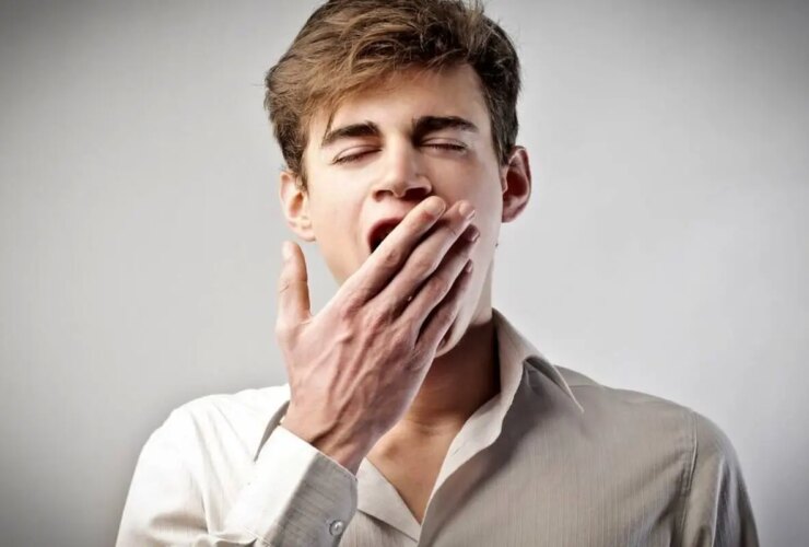 خمیازه کشیدن، دریچه طبیعی بدن که از مغز محافظت می کند/ آیا خمیازه کشیدن واقعا مسری است؟