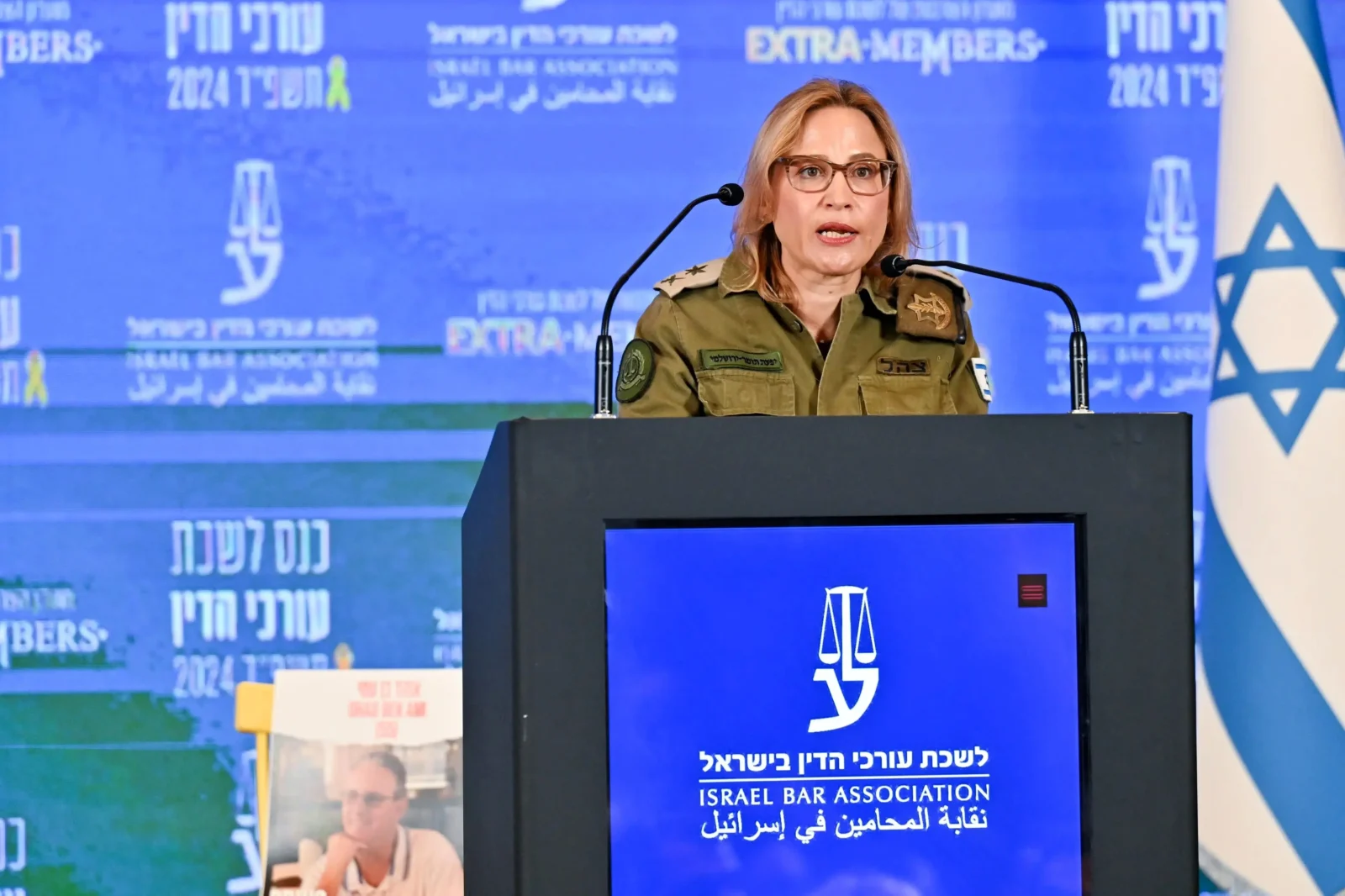 دادستان نظامی اسرائیل به دلیل "افشای اطلاعات" استعفا داد. 1 دادستان نظامی اسرائیل به دلیل "افشای اطلاعات" استعفا داد.