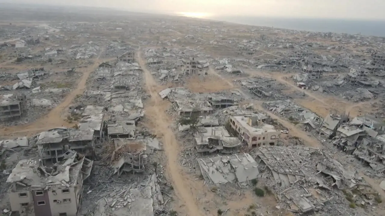 در محله تل الهوی غزه تا چشم کار می کند ویرانی وجود دارد 1 در محله تل الهوی غزه تا چشم کار می کند ویرانی وجود دارد