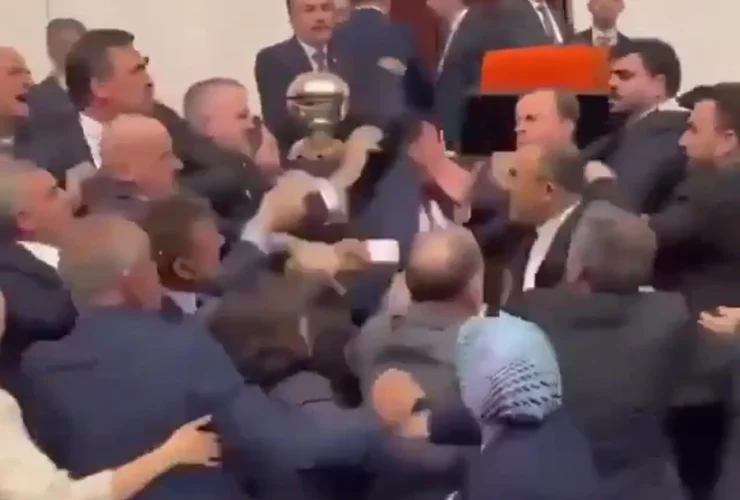 درگیری در مجلس ملی کبیر ترکیه 23 درگیری در مجلس ملی کبیر ترکیه