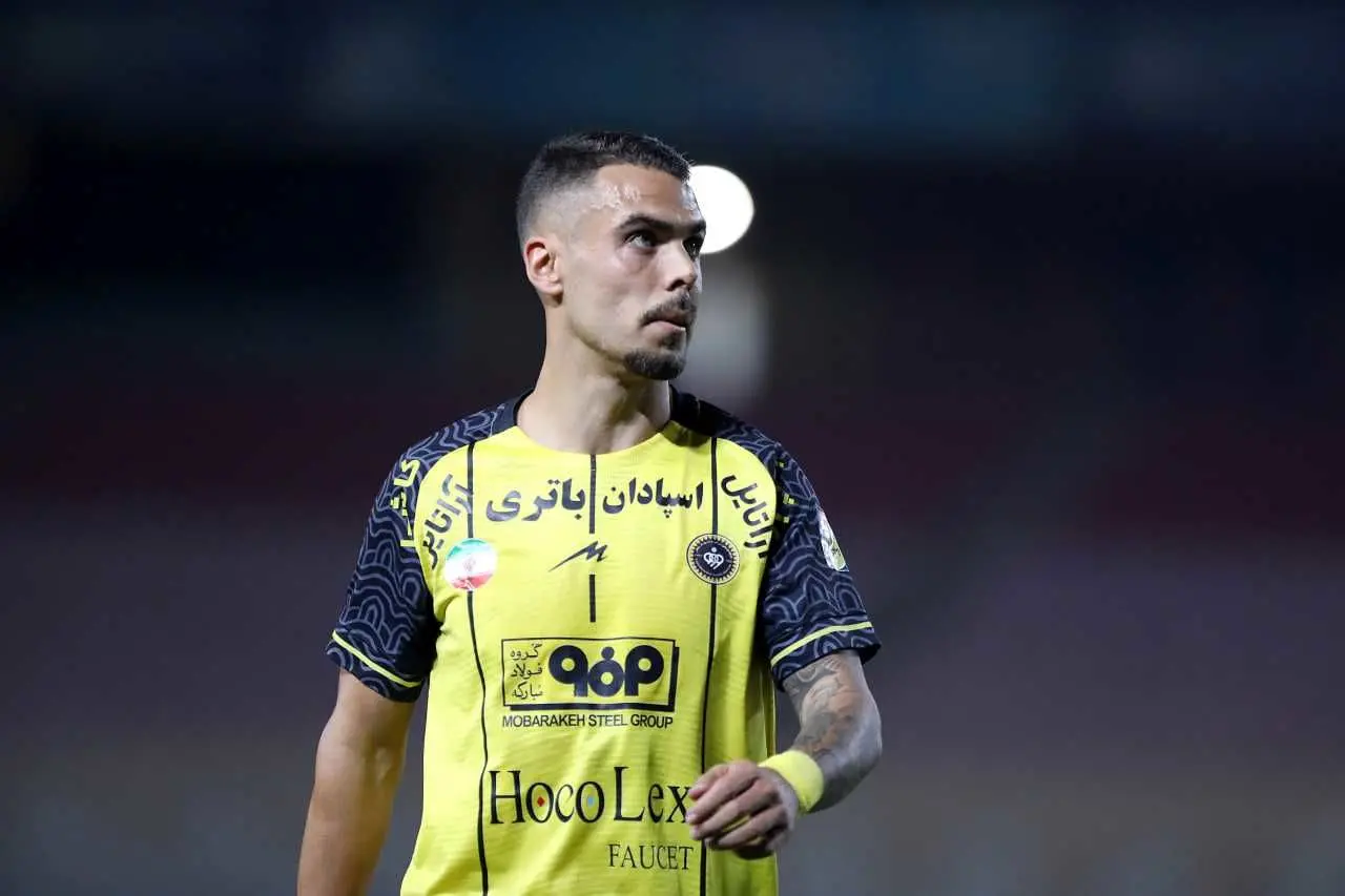 ستاره جنجالی سپاهان چه زمانی به ترکیب برمی گردد؟