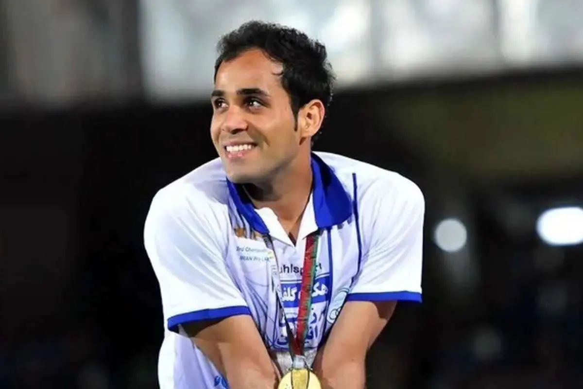 ستاره سابق استقلال گوشه و کنار زمین را بوسید و خداحافظی کرد!