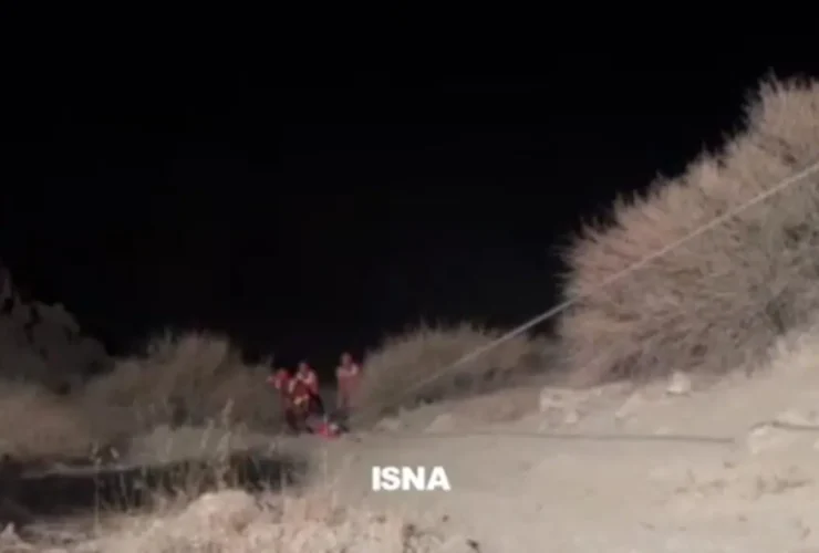 سقوط جوان 18 ساله به جوی آب در جاده وردیج / نجات معجزه آسا توسط موتورسوار 32 سقوط جوان 18 ساله به جوی آب در جاده وردیج / نجات معجزه آسا توسط موتورسوار