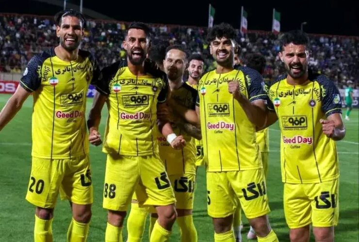 شمس آذر 0-1 مقابل سپاهان شکست خورد. صعود به قله با محرم