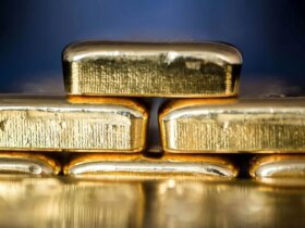 طلای جهانی عقب نشینی کرد