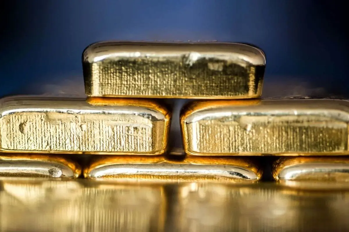 طلای جهانی عقب نشینی کرد