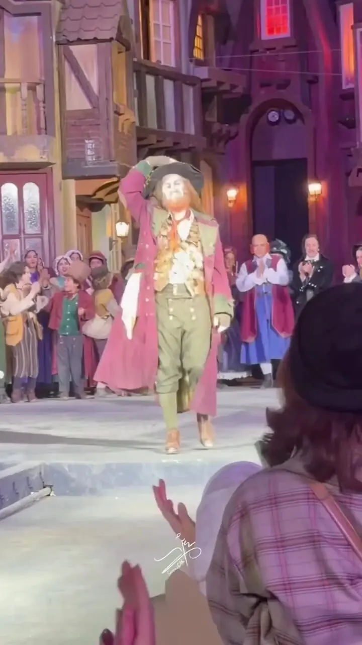 علیرضا قربانی در کنار بازیگران الیورتو 1 علیرضا قربانی در کنار بازیگران الیورتو