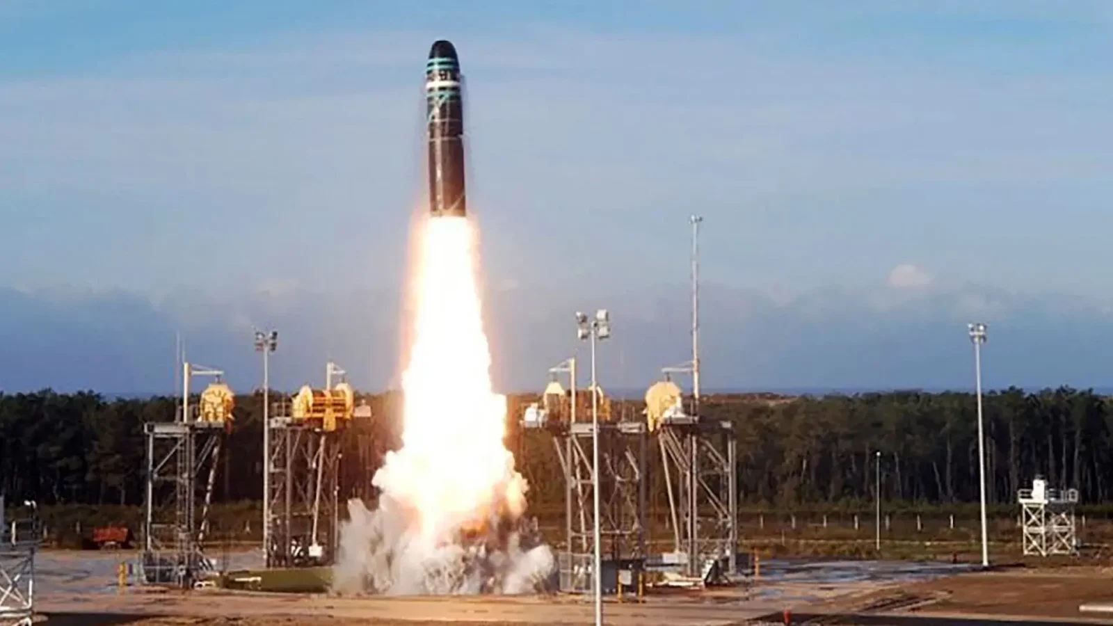 فرانسه موشک اتمی جدیدی پرتاب کرد 1 فرانسه موشک اتمی جدیدی پرتاب کرد