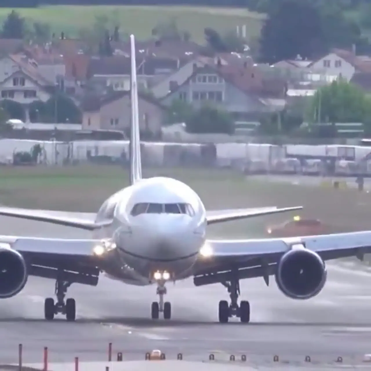 فرود ناموفق و برخاستن ناگهانی هواپیمای بوئینگ در فرودگاه زوریخ 1 فرود ناموفق و برخاستن ناگهانی هواپیمای بوئینگ در فرودگاه زوریخ