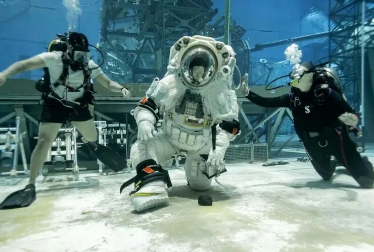 فضانوردان ناسا با لباس فضایی جدید خود به زیر آب رفتند!