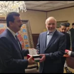 قالیباف کتاب رهبر انقلاب را به رئیس جمهور پاکستان تقدیم کرد