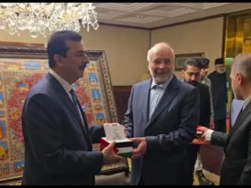 قالیباف کتاب رهبر انقلاب را به رئیس جمهور پاکستان تقدیم کرد 9 قالیباف کتاب رهبر انقلاب را به رئیس جمهور پاکستان تقدیم کرد