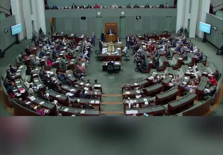 قطع ناگهانی برق در پارلمان استرالیا مایه خنده شد 19 قطع ناگهانی برق در پارلمان استرالیا مایه خنده شد
