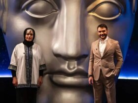 لادین مستوفی به «پرسونا» می آید.