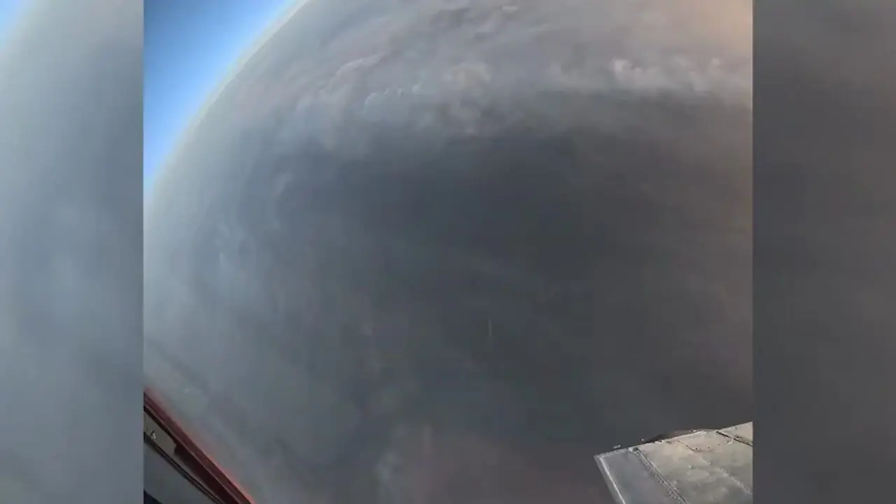 لحظه شلیک موشک مافوق صوت کینژال توسط یک جنگنده روسی