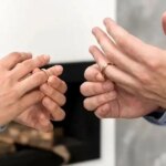 ما در حال طلاق هستیم تا شوهرم مهاجرت کند.