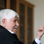 محمد هاشمی: قبل از انقلاب یک خواننده زن با شنل مشکی به دفتر من آمد و گفت که برای آقای آقا آهنگی خواندم.