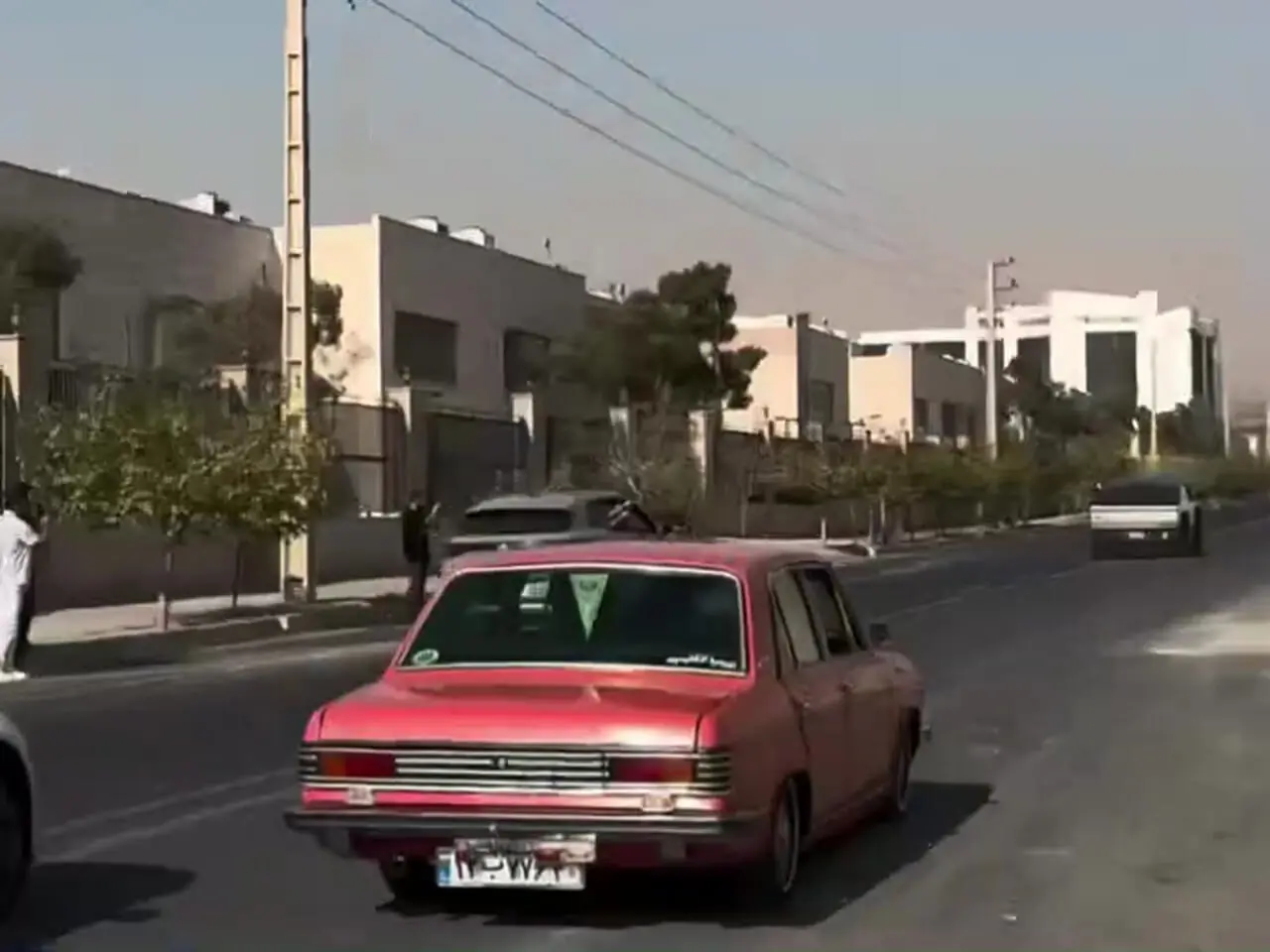 مسابقه سایبرتراک تسلا با پیکان در تهران!