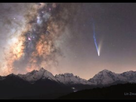 نمایی دیدنی از دنباله دار لمون در آغوش کهکشان راه شیری