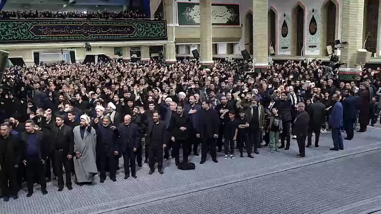 هرتز اولین شب مراسم عزاداری به مناسبت شهادت حضرت زهرا (س) در حضور رهبر انقلاب برگزار شد. 1 هرتز اولین شب مراسم عزاداری به مناسبت شهادت حضرت زهرا (س) در حضور رهبر انقلاب برگزار شد.