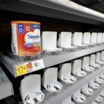 هشدار در مورد مشکل در تهیه شیر خشک در صورت کمبود پول