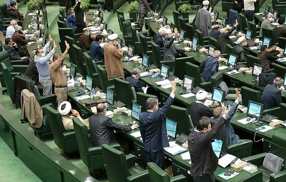 هشدار لاریجانی، بی تفاوتی رادیکال ها؛ راه بازگشت به اقتدارگرایی آغاز شده است