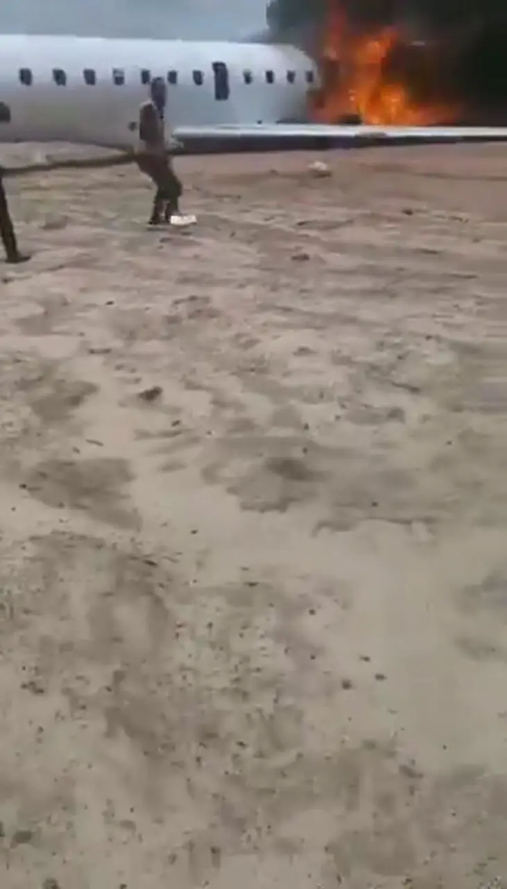 هواپیمای حامل وزیر معدن کنگو آتش گرفت 1 هواپیمای حامل وزیر معدن کنگو آتش گرفت