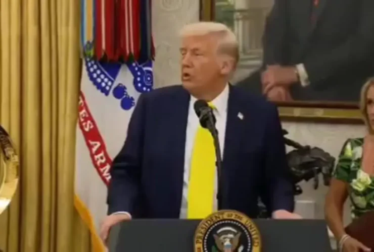 واکنش ترامپ و دکتر اوز به بیهوشی مرد ناشناس در مراسم کاخ سفید 31 واکنش ترامپ و دکتر اوز به بیهوشی مرد ناشناس در مراسم کاخ سفید