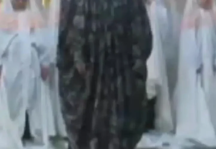 پخش زنده نماز جماعت به امامت یک زن!