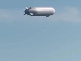 پرواز بالن سفید غول پیکر بر فراز سانفرانسیسکو توجه ها را به خود جلب کرد