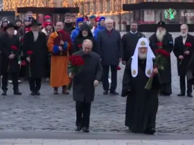 پوتین روز وحدت ملی را با اهدای گل گرامی داشت