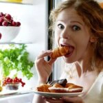 چرا برخی افراد همیشه احساس گرسنگی می کنند؟ / راه حل های کنترل اشتها