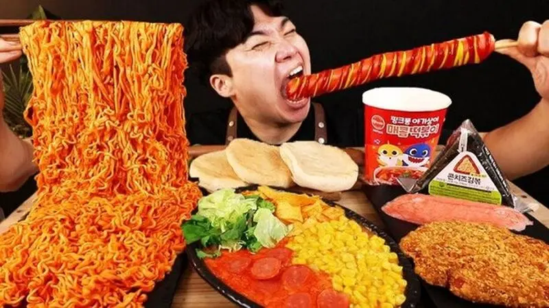 چرا ما به تماشای ویدیوهای وبلاگ نویسان مواد غذایی معتاد می شویم؟ 4 3890614