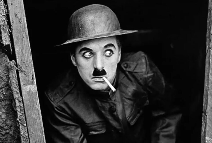 چرا چارلی چاپلین در سال 1953 از ورود به آمریکا منع شد؟