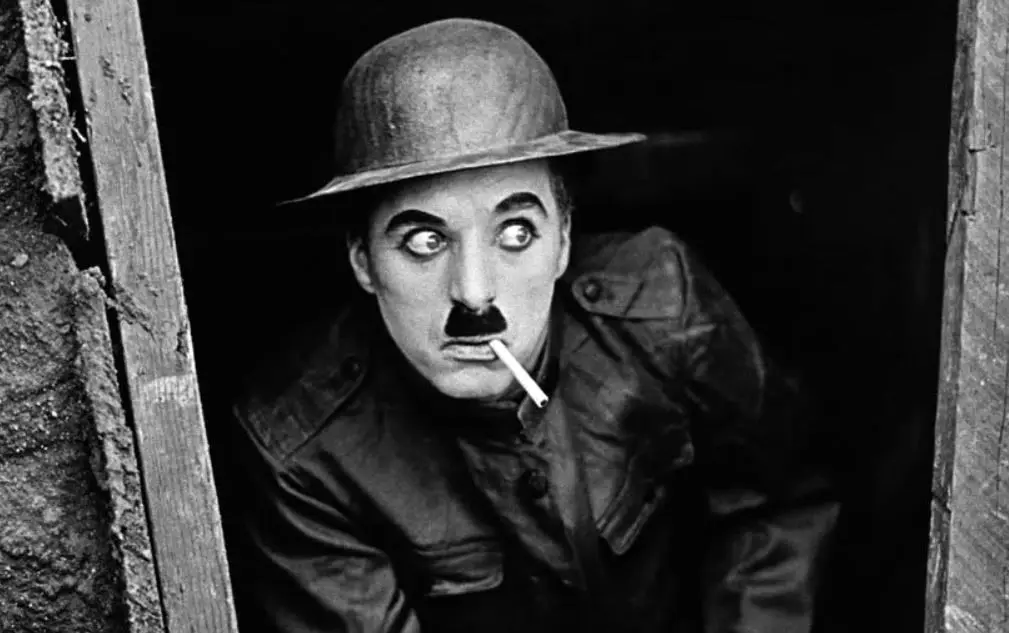 چرا چارلی چاپلین در سال 1953 از ورود به آمریکا منع شد؟