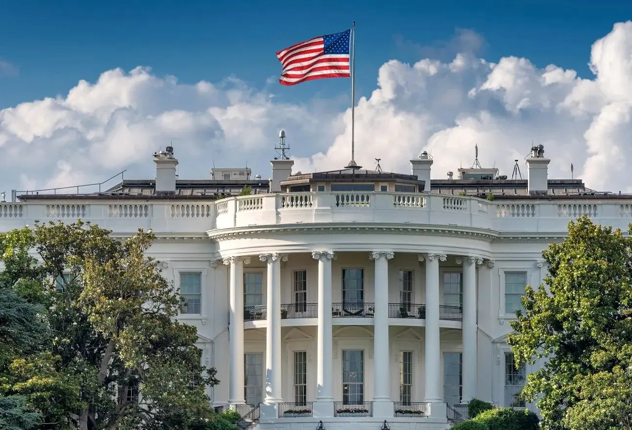 کاخ سفید: بی بی سی یک «ماشین تبلیغاتی» است که صد در صد اخبار جعلی تولید می کند 1 کاخ سفید: بی بی سی یک «ماشین تبلیغاتی» است که صد در صد اخبار جعلی تولید می کند