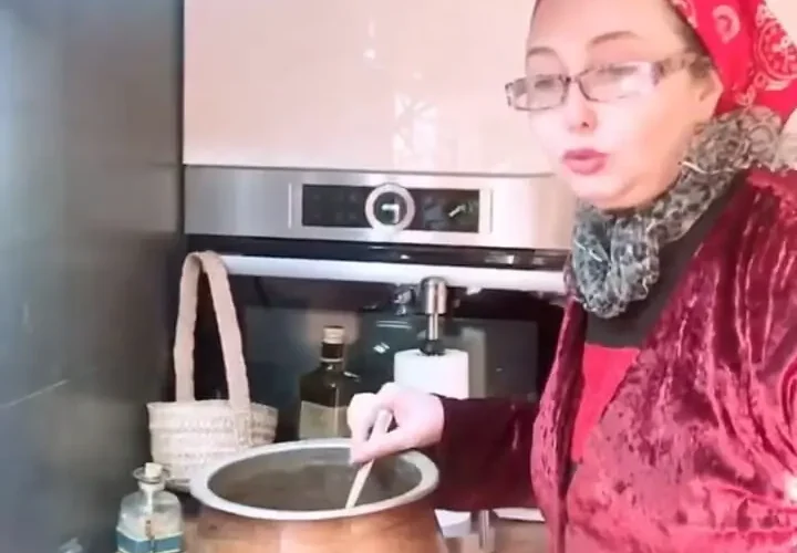 «کتایون ریاحی» به آموزش آشپزی کالج می پردازد. سال 99 22 «کتایون ریاحی» به آموزش آشپزی کالج می پردازد. سال 99