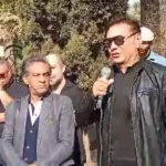 کنایه فرشید نوابی به مهران احمدی در مراسم ختم مسعود رشیدی