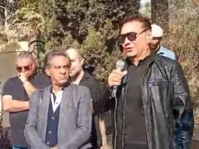 کنایه فرشید نوابی به مهران احمدی در مراسم ختم مسعود رشیدی