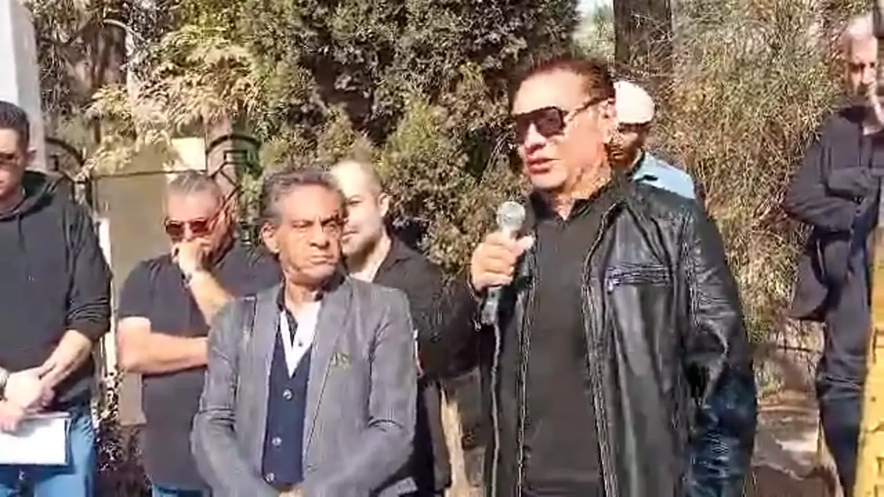 کنایه فرشید نوابی به مهران احمدی در مراسم ختم مسعود رشیدی