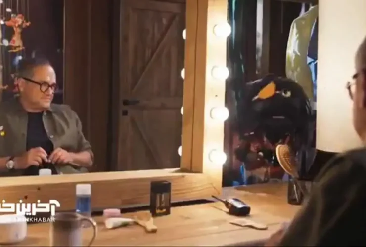 کنایه های افتو که موهای رامبد را شانه می کند