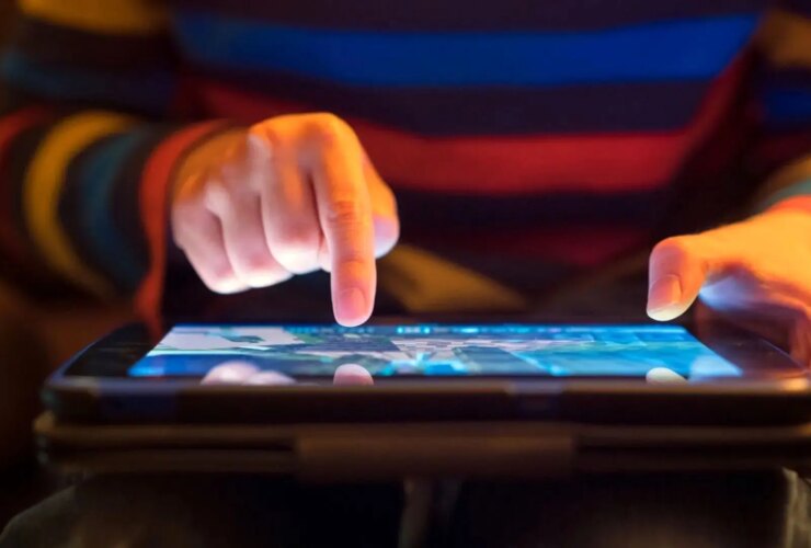 کودکان چگونه و برای چه مدت باید استفاده از صفحه نمایش خود را محدود کنند؟