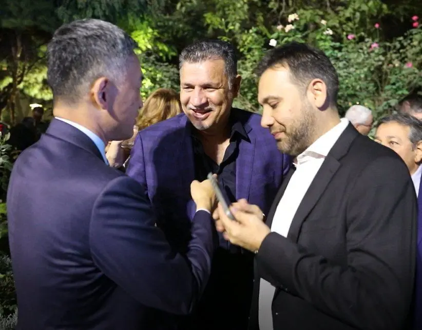 یک فرانسوی دم در دنبال علی دایی است! 1 یک فرانسوی دم در دنبال علی دایی است!